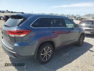 2019 Toyota Highlander SE z VIN 5TDJZRFH1KS991950, wystawiony jako Copart lot #51900875 z przebiegiem 110 804 mil mil oraz Szkoda całkowita • Salvage title. Historia ofert i sprzedaży dostępna na DreamBid. Obrazek 3.