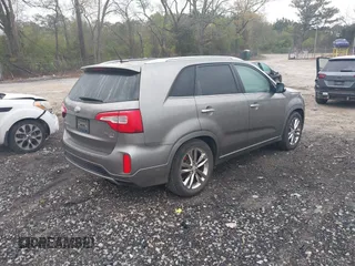 2014 Kia Sorento SX with VIN 5XYKW4A75EG440789, listed as a IAAI auction lot 41937425 with 103,104 mi miles. Bid and sale history available at carsss.com. Image 4.