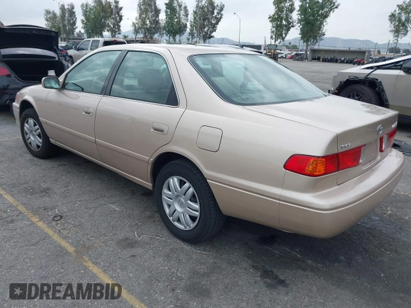 2001 Toyota Camry CE with VIN 4T1BG22K81U075758, listed as a IAAI auction lot 42024950 with 107,439 mi miles. Bid and sale history available at carsss.com. Image 3.