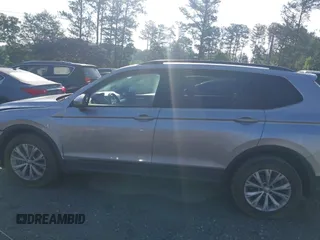 2020 Volkswagen Tiguan S с VIN 3VV1B7AX2LM103166, выставлен на аукционе IAAI как лот 42474802 с пробегом 56 580 миль миль и . История ставок и продаж доступна на DreamBid. Изображение 14.