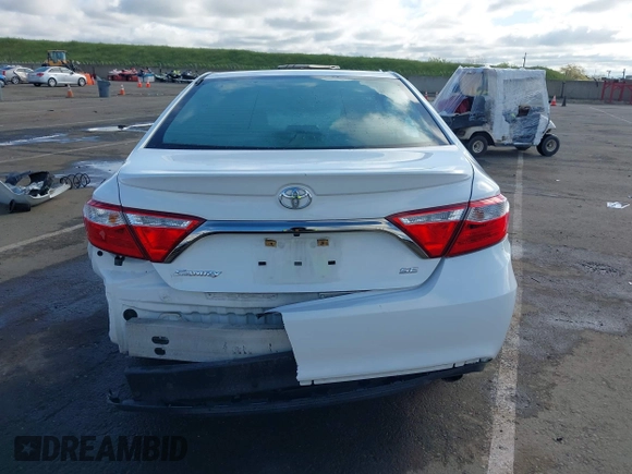 2015 Toyota Camry XLE z VIN 4T1BF1FK7FU110031, wystawiony jako IAAI lot #41906811 z przebiegiem Nie podano mil oraz . Historia ofert i sprzedaży dostępna na DreamBid. Obrazek 17.