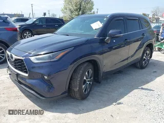 2021 Toyota Highlander XLE with VIN 5TDGZRBH4MS543611, listed as a IAAI auction lot 42117900 with 66,333 mi miles and . Bid and sale history available at DreamBid. Image 2.