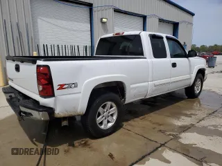 2006 Chevrolet Silverado 1500 LT2 with VIN 1GCEK19B56Z207532, listed as a Copart auction lot 54213065 with 175,177 mi miles and Salvage Title. Bid and sale history available at DreamBid. Image 3.