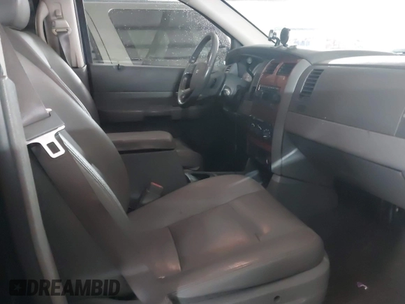 2005 Dodge Durango SLT z VIN 1D4HD48D15F577147, wystawiony jako IAAI lot #41821018 z przebiegiem 138 897 mil mil oraz . Historia ofert i sprzedaży dostępna na DreamBid. Obrazek 5.