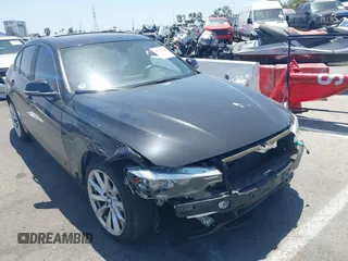2016 BMW 3 Series 320i xDrive z VIN WBA8E5G55GNT94401, wystawiony jako IAAI lot #42544549 z przebiegiem 79 318 mil mil oraz . Historia ofert i sprzedaży dostępna na DreamBid. Obrazek 1.