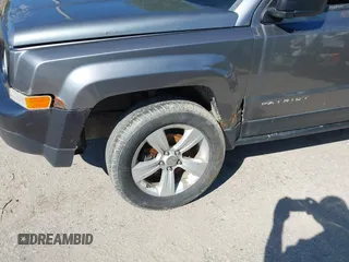 2011 Jeep Patriot Latitude z VIN 1J4NF1GB4BD251417, wystawiony jako IAAI lot #42318026 z przebiegiem 176 097 mil mil oraz . Historia ofert i sprzedaży dostępna na DreamBid. Obrazek 6.
