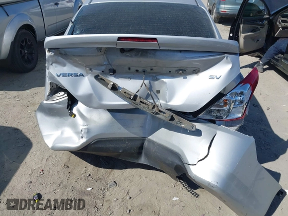 2019 Nissan Versa SV z VIN 3N1CN7AP5KL869205, wystawiony jako IAAI lot #41883310 z przebiegiem 96 317 mil mil oraz . Historia ofert i sprzedaży dostępna na DreamBid. Obrazek 6.