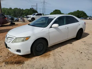 2011 Toyota Camry LE z VIN 4T1BF3EK0BU727195, wystawiony jako Copart lot #55674275 z przebiegiem 213 703 mil mil oraz Czysty tytuł • Clean title. Historia ofert i sprzedaży dostępna na DreamBid. Obrazek 1.