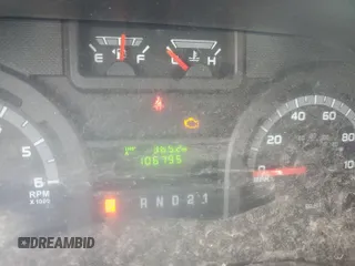 2013 Ford Econoline Passenger XL z VIN 1FBNE3BL4DDB01769, wystawiony jako IAAI lot #42408989 z przebiegiem 106 795 mil mil oraz . Historia ofert i sprzedaży dostępna na DreamBid. Obrazek 1.