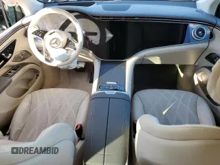 2023 Mercedes-Benz EQS 580 z VIN 4JGDM4EB6PA012192, wystawiony jako Copart lot #48018805 z przebiegiem Nie podano mil oraz Nie do naprawy • Non repairable. Historia ofert i sprzedaży dostępna na DreamBid. Obrazek 8.