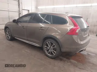 2015 Volvo V60 Cross Country T5 with VIN YV4612HK8F1001602, listed as a IAAI auction lot 41435154 with 143,575 mi miles. Bid and sale history available at carsss.com. Image 3.