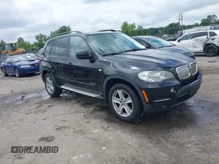 2011 BMW X5 35d z VIN 5UXZW0C50BL662500, wystawiony jako IAAI lot #42270578 z przebiegiem 159 502 mil mil oraz . Historia ofert i sprzedaży dostępna na DreamBid. Obrazek 1.