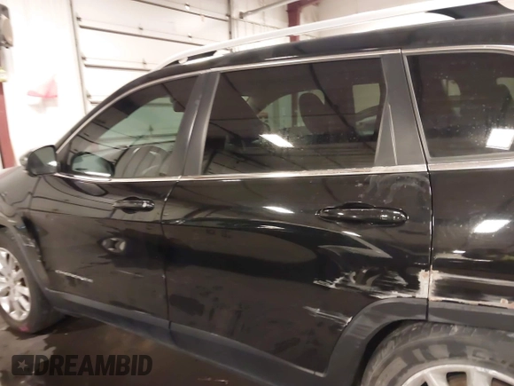 2017 Jeep Cherokee Limited with VIN 1C4PJMDB8HW636804, listed as a IAAI auction lot 41543269 with 118,633 mi miles and . Bid and sale history available at carsss.com. Image 15.