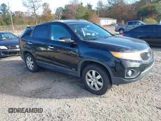 2011 Kia Sorento LX with VIN 5XYKTCA13BG132062, listed as a IAAI auction lot 41099708 with 184,222 mi miles. Bid and sale history available at carsss.com. Image 1.