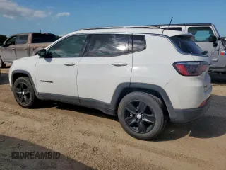 2022 Jeep Compass Latitude z VIN 3C4NJCBB0NT137906, wystawiony jako Copart lot #60041805 z przebiegiem 61 177 mil mil oraz Szkoda całkowita • Salvage title. Historia ofert i sprzedaży dostępna na DreamBid. Obrazek 2.
