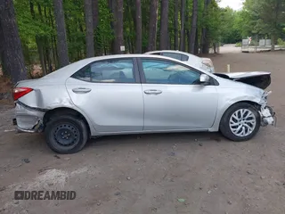 2018 Toyota Corolla L z VIN 5YFBURHE7JP812470, wystawiony jako IAAI lot #42183208 z przebiegiem 243 880 mil mil oraz . Historia ofert i sprzedaży dostępna na DreamBid. Obrazek 13.