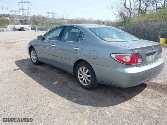 2002 Lexus ES 300 with VIN JTHBF30G820069591, listed as a IAAI auction lot 41921846 with 1 mi miles. Bid and sale history available at carsss.com. Image 3.