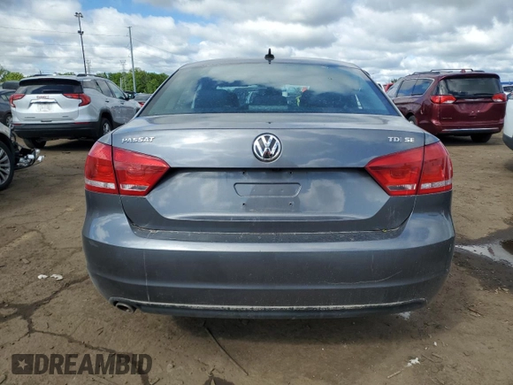 2015 Volkswagen Passat SE z VIN 1VWBV7A38FC030038, wystawiony jako Copart lot #58314365 z przebiegiem 121 533 mil mil oraz Czysty tytuł • Clean title. Historia ofert i sprzedaży dostępna na DreamBid. Obrazek 6.