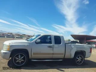 2007 Chevrolet Silverado 1500 Work Truck with VIN 1GCEC19C17Z610804, listed as a IAAI auction lot 41652687 with 333,312 mi miles. Bid and sale history available at carsss.com. Image 14.