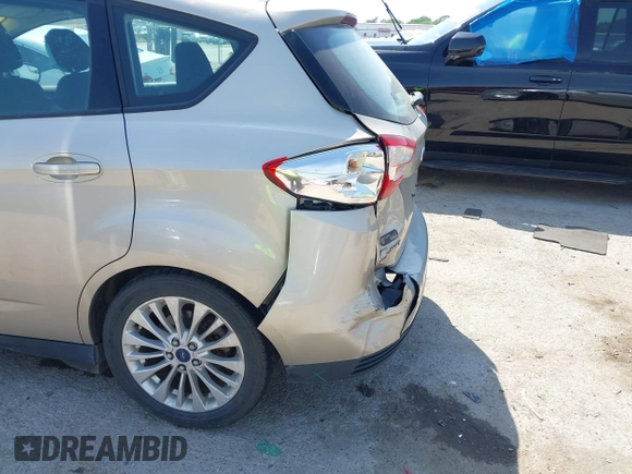 2017 Ford C-Max SE z VIN 1FADP5AU7HL117831, wystawiony jako IAAI lot #42034045 z przebiegiem 124 014 mil mil oraz . Historia ofert i sprzedaży dostępna na DreamBid. Obrazek 6.