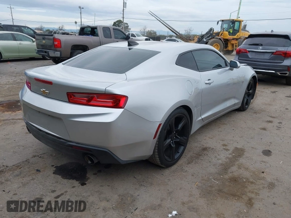 2017 Chevrolet Camaro 1LT z VIN 1G1FB1RXXH0142127, wystawiony jako IAAI lot #41731901 z przebiegiem 87 961 mil mil oraz . Historia ofert i sprzedaży dostępna na DreamBid. Obrazek 4.