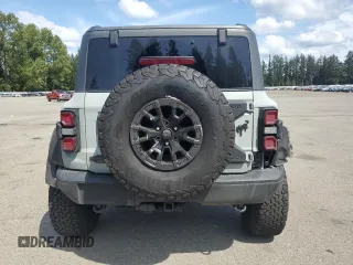 2023 Ford Bronco Raptor z VIN 1FMEE5JR7PLA93752, wystawiony jako Copart lot #57440075 z przebiegiem 33 549 mil mil oraz Szkody całkowita. Historia ofert i sprzedaży dostępna na DreamBid. Obrazek 6.