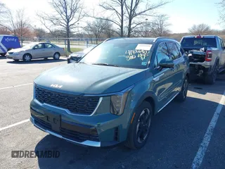 2025 Kia Sorento SX Prestige z VIN KNDRKDJG3S5293662, wystawiony jako IAAI lot #41886980 z przebiegiem 6 203 mil mil oraz . Historia ofert i sprzedaży dostępna na DreamBid. Obrazek 2.