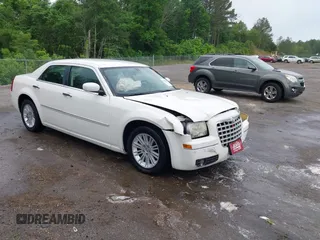 2008 Chrysler 300 Touring z VIN 2C3KA53G28H255689, wystawiony jako IAAI lot #42062595 z przebiegiem 102 933 mil mil oraz . Historia ofert i sprzedaży dostępna na DreamBid. Obrazek 1.