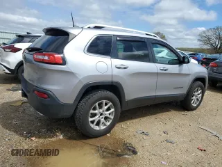 2017 Jeep Cherokee Latitude with VIN 1C4PJMCS9HD213517, listed as a Copart auction lot 55364155 with 81,200 mi miles and Clean Title. Bid and sale history available at DreamBid. Image 3.