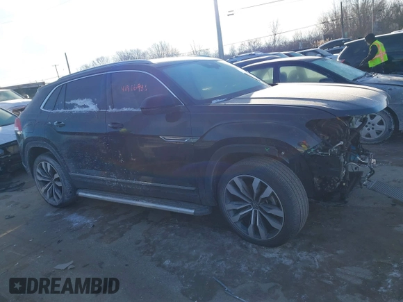 2021 Volkswagen Atlas SEL Premium R-Line z VIN 1V2FE2CA1MC213201, wystawiony jako IAAI lot #41316986 z przebiegiem 36 600 mil mil oraz . Historia ofert i sprzedaży dostępna na DreamBid. Obrazek 14.