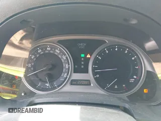 2008 Lexus IS 250 z VIN JTHCK262685018639, wystawiony jako IAAI lot #42024488 z przebiegiem 220 885 mil mil oraz . Historia ofert i sprzedaży dostępna na DreamBid. Obrazek 7.