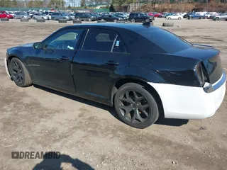2021 Chrysler 300 with VIN 2C3CCABG8MH606625, listed as a IAAI auction lot 41843582 with 91,685 mi miles. Bid and sale history available at carsss.com. Image 3.