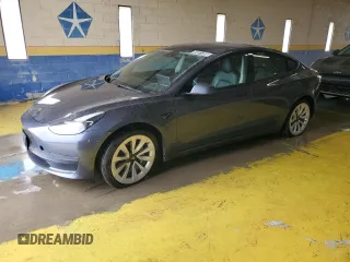 2022 Tesla Model 3 z VIN 5YJ3E1EA7NF189583, wystawiony jako Copart lot #59351395 z przebiegiem 142 533 mil mil oraz Czysty tytuł • Clean title. Historia ofert i sprzedaży dostępna na DreamBid. Obrazek 1.