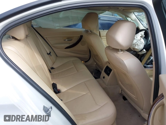 2014 BMW 3 Series 320i xDrive с VIN WBA3C3C56EP661301, выставлен на аукционе IAAI как лот 41673054 с пробегом 78 741 миль миль и . История ставок и продаж доступна на DreamBid. Изображение 8.