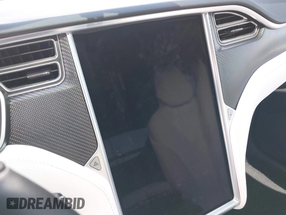 2017 Tesla Model X 90D z VIN 5YJXCDE23HF077126, wystawiony jako IAAI lot #42035067 z przebiegiem Nie podano mil oraz . Historia ofert i sprzedaży dostępna na DreamBid. Obrazek 18.