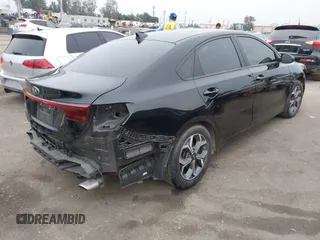 2021 Kia Forte LXS z VIN 3KPF24AD8ME284245, wystawiony jako IAAI lot #42451746 z przebiegiem 56 975 mil mil oraz . Historia ofert i sprzedaży dostępna na DreamBid. Obrazek 4.