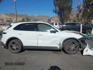 2021 Porsche Cayenne z VIN WP1AA2AY2MDA07529, wystawiony jako IAAI lot #41408743 z przebiegiem Nie podano mil oraz . Historia ofert i sprzedaży dostępna na DreamBid. Obrazek 14.