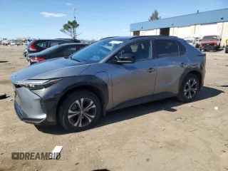 2024 Toyota bZ4X XLE z VIN JTMAAAAA8RA039330, wystawiony jako Copart lot #53122265 z przebiegiem 30 866 mil mil oraz Czysty tytuł • Clean title. Historia ofert i sprzedaży dostępna na DreamBid. Obrazek 1.