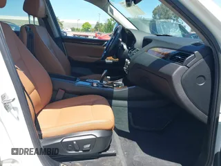 2017 BMW X3 xDrive28i z VIN 5UXWX9C35H0T24703, wystawiony jako IAAI lot #42283472 z przebiegiem 61 993 mil mil oraz . Historia ofert i sprzedaży dostępna na DreamBid. Obrazek 5.