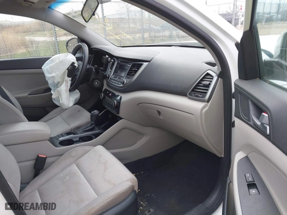 2016 Hyundai Tucson SE with VIN KM8J3CA46GU105087, listed as a IAAI auction lot 40978420 with 103,527 mi miles. Bid and sale history available at carsss.com. Image 5.