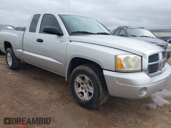 2006 Dodge Dakota SLT with VIN 1D7HE42K36S616014, listed as a IAAI auction lot 41445717 with 265,529 mi miles and . Bid and sale history available at carsss.com. Image 1.