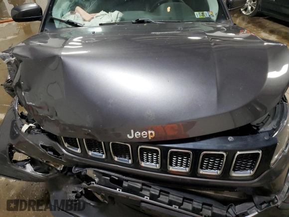 2019 Jeep Compass Latitude z VIN 3C4NJDBB4KT670391, wystawiony jako Copart lot #61283805 z przebiegiem 80 584 mil mil oraz Szkoda całkowita • Salvage title. Historia ofert i sprzedaży dostępna na DreamBid. Obrazek 12.