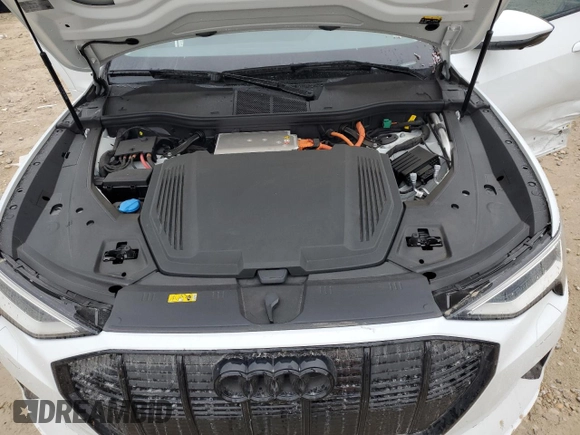 2022 Audi e-tron Premium with VIN WA1AAAGE4NB042461, listed as a Copart auction lot 83235624 with 10,991 mi miles and Salvage title. Bid and sale history available at DreamBid. Image 13.