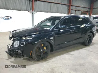 2018 Bentley Bentayga Signature z VIN SJAAC4ZV1JC023032, wystawiony jako Copart lot #46132645 z przebiegiem 36 821 mil mil oraz Szkody całkowita. Historia ofert i sprzedaży dostępna na DreamBid. Obrazek 1.