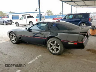 1988 Chevrolet Corvette z VIN 1G1YY2185J5122359, wystawiony jako Copart lot #59104315 z przebiegiem 93 088 mil mil oraz Czysty tytuł • Clean title. Historia ofert i sprzedaży dostępna na DreamBid. Obrazek 2.