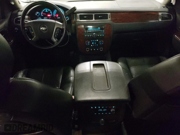 2011 Chevrolet Tahoe LT z VIN 1GNSKBE04BR366265, wystawiony jako Copart lot #55058045 z przebiegiem 136 971 mil mil oraz Szkoda całkowita • Salvage title. Historia ofert i sprzedaży dostępna na DreamBid. Obrazek 8.