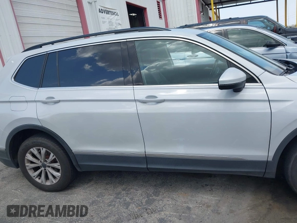 2018 Volkswagen Tiguan SEL with VIN 3VV2B7AX8JM105246, listed as a IAAI auction lot 41906838 with 110,749 mi miles and . Bid and sale history available at DreamBid. Image 13.