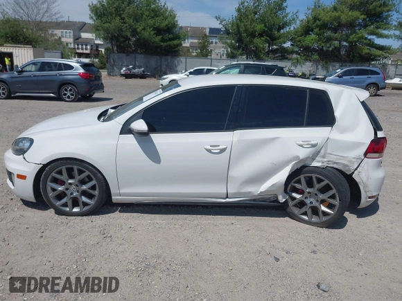 2013 Volkswagen GTI Driver's Edition z VIN WVWHV7AJ2DW135293, wystawiony jako IAAI lot #42054437 z przebiegiem 134 795 mil mil oraz . Historia ofert i sprzedaży dostępna na DreamBid. Obrazek 14.