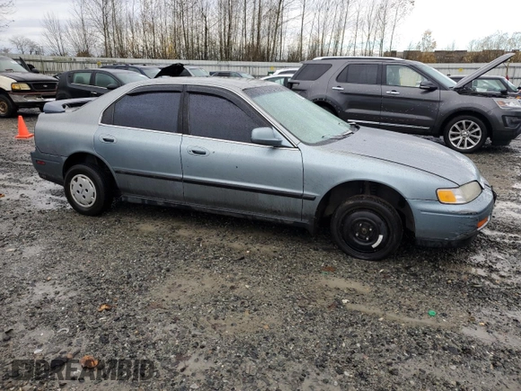 1995 Honda Accord LX with VIN JHMCD5632SC061723, listed as a Copart auction lot 79943104 with 251,242 mi miles and Salvage Title. Bid and sale history available at carsss.com. Image 4.