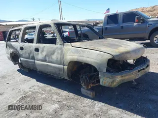2002 Chevrolet Suburban LS with VIN 1GNEC16T62J319511, listed as a IAAI auction lot 40809695 with 1 mi miles. Bid and sale history available at carsss.com. Image 1.